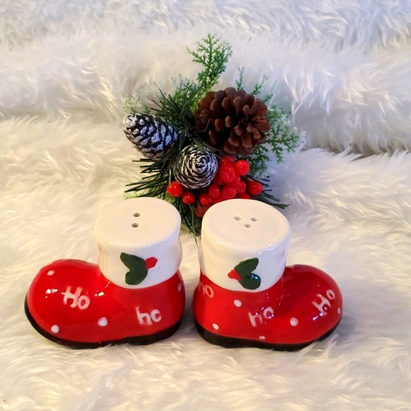 Santa Salt & Pepper Ho Ho Ho Shaker Boots - Picture 3 of 6
